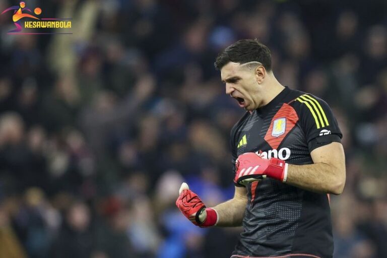 Emiliano Martinez Buka Peluang ke Manchester United