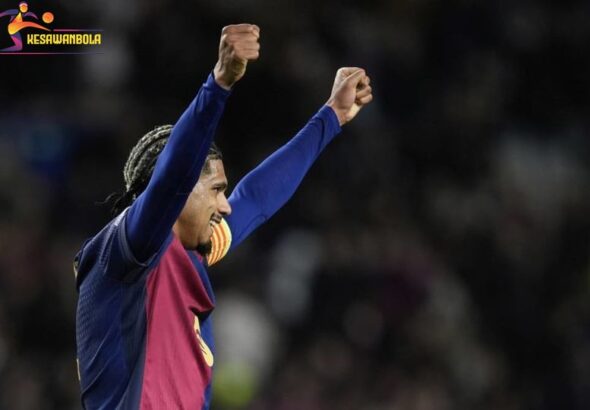 Dijual Barcelona, Ronald Araujo Merapat ke Manchester United?