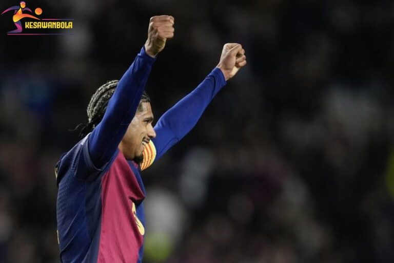 Dijual Barcelona, Ronald Araujo Merapat ke Manchester United?